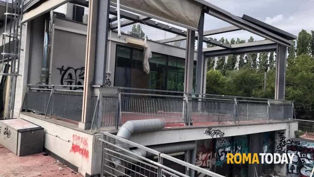 Piazzale Loriedo, presentata una sola offerta (incompleta) per riaprire il bar andato a fuoco